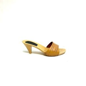 Vintage 1970s tan vented leather polly style heels